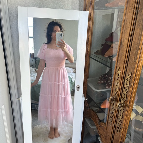 Dresses & Skirts - Pink Smocked Puff Sleeve Dress